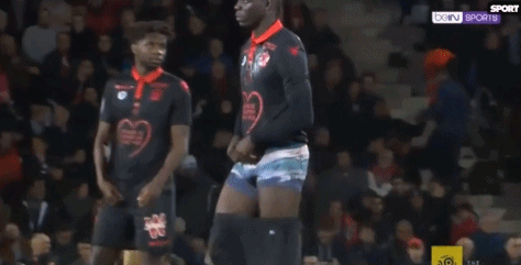 踢球者：穆西亚拉提前1天归队训练，重点加练体能（踢球者：穆西亚拉提前一天回归球队训练，主攻体能）