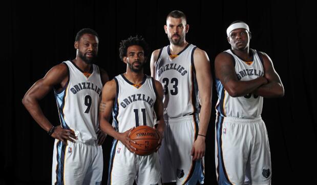 2025LPL全明星颁奖：Tarzan独获三奖，AL年度最佳俱乐部（2025LPL全明星颁奖礼：Tarzan包揽三项大奖，AL荣膺年度最佳俱乐部）