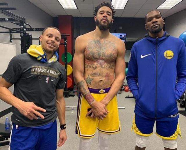 斯帕莱蒂：踢那不勒斯时我的选择出错了；热格罗瓦明天会首发（斯帕莱蒂：对阵那不勒斯我做出了错误选择；热格罗瓦明日将首发）