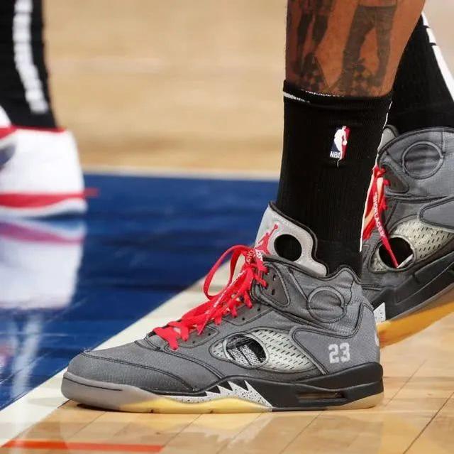 跌宕起伏，尤文本赛季欧冠首次赢球并终结欧冠五场不胜（起伏之后，尤文本季欧冠迎来首胜，终结五场不胜）