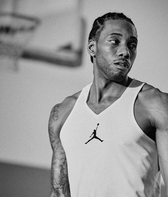 记者：多家豪门有意荷甲19岁中场斯密特，后者被标价2200万镑（记者称，多家豪门追逐荷甲19岁中场斯密特，标价2200万英镑）