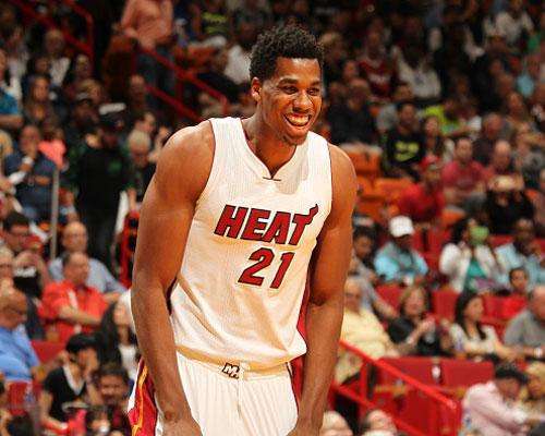 萨索洛2-2比萨，恩佐拉、马蒂奇破门，索尔茨维特读秒绝平（萨索洛2-2战平比萨：恩佐拉、马蒂奇建功，索尔茨维特压哨扳平）