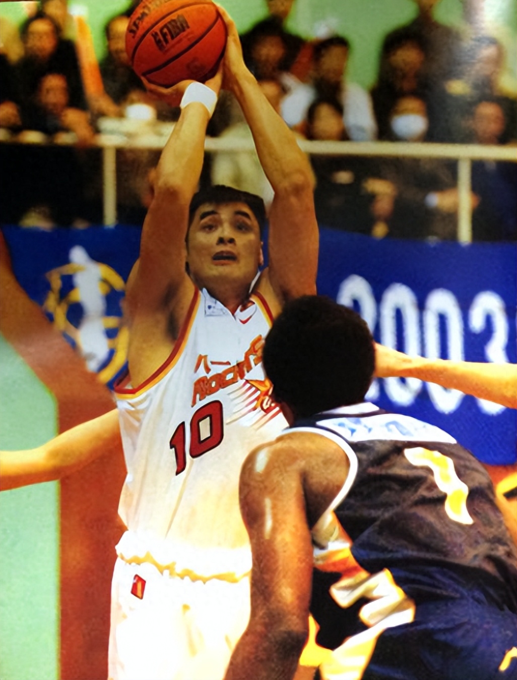 辽宁男篮王哲林关键得分带队胜（王哲林关键时刻砍分，率辽宁男篮赢球）