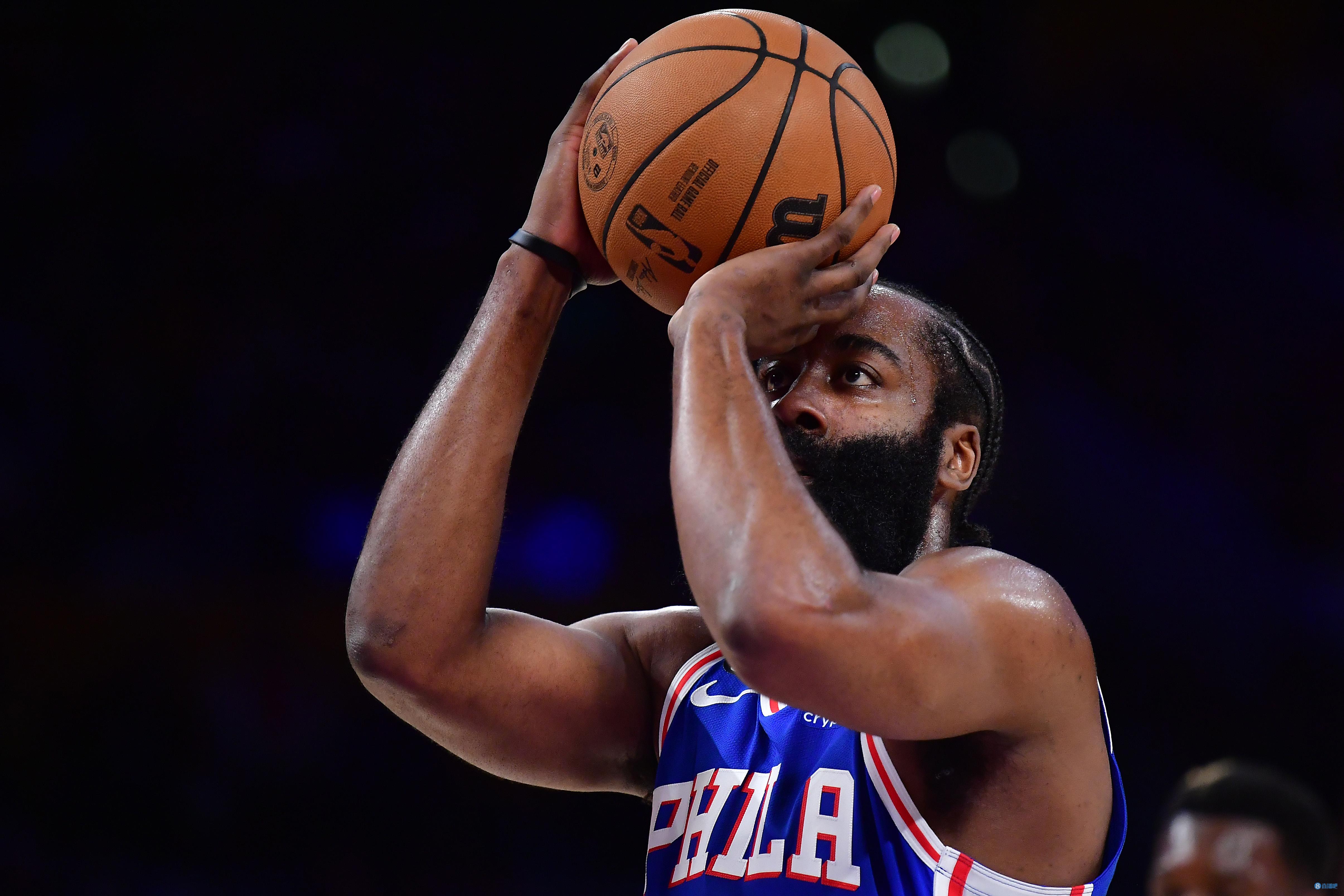 梅西路过回家，重返巴萨诺坎普球场。1800w点赞。（梅西重返巴萨诺坎普，如归故里，点赞突破1800万）