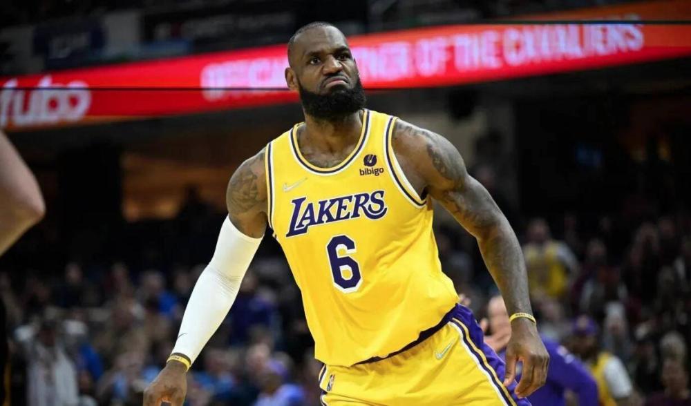 17岁中国少年在美高中拍运动,还清器材贷款（17岁中国少年在美高中拍体育视频，靠作品还清摄影器材贷款）